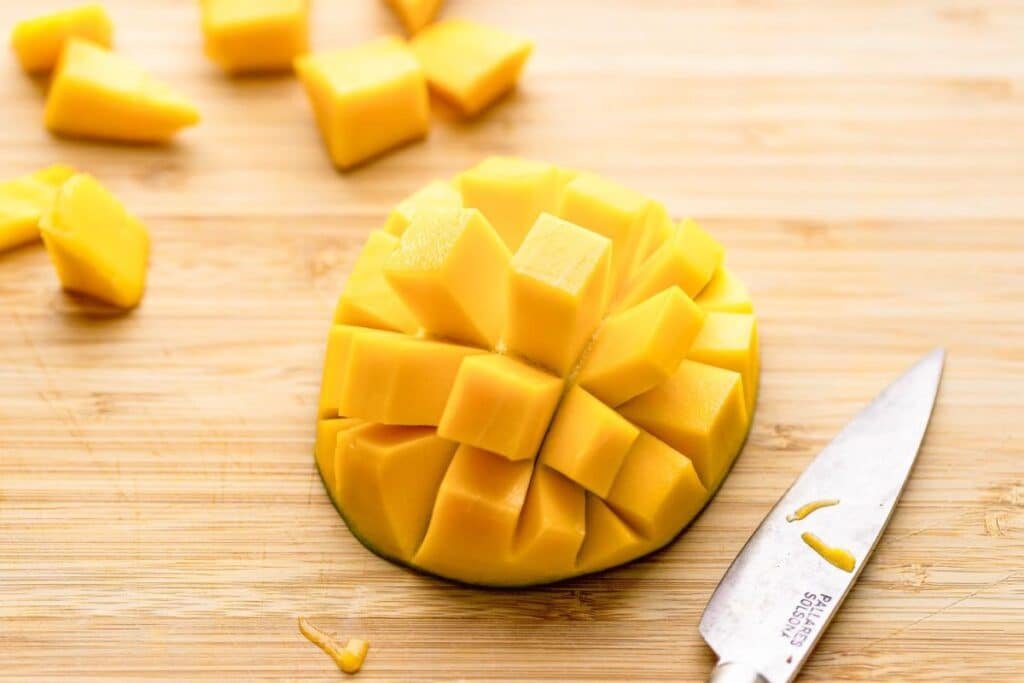 how to cut a mango with a knife