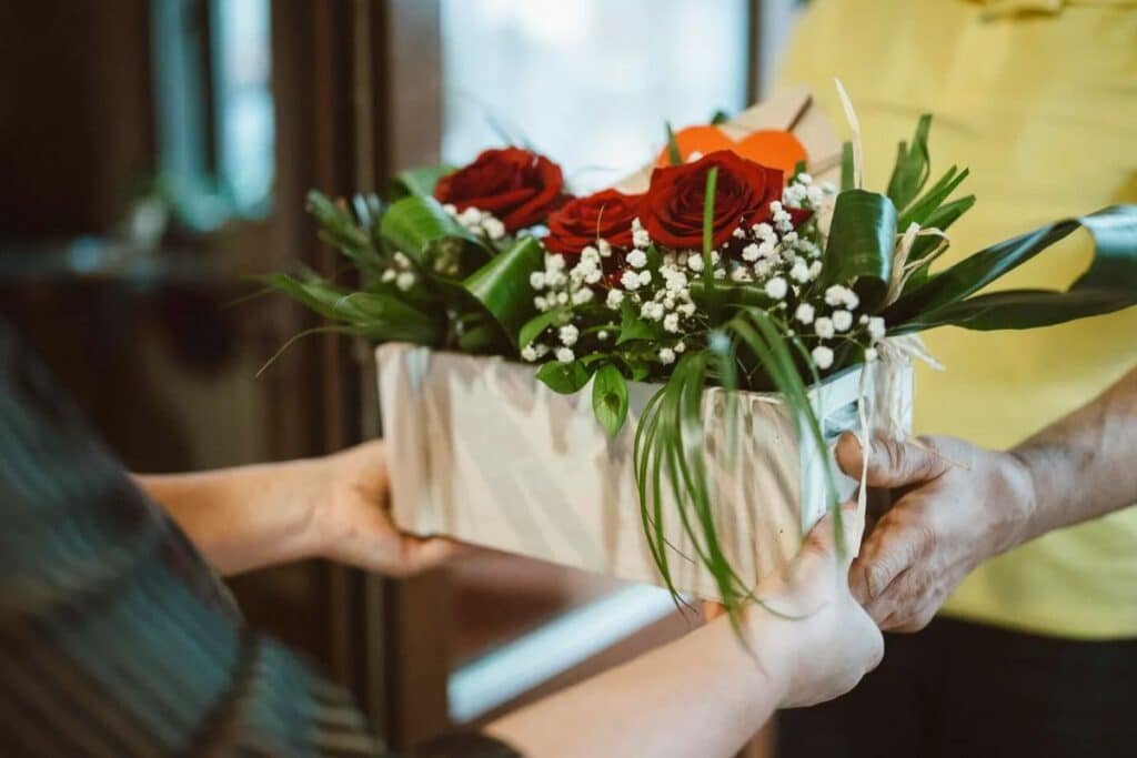 Receiving surprise flowers monthly is every wife's joy