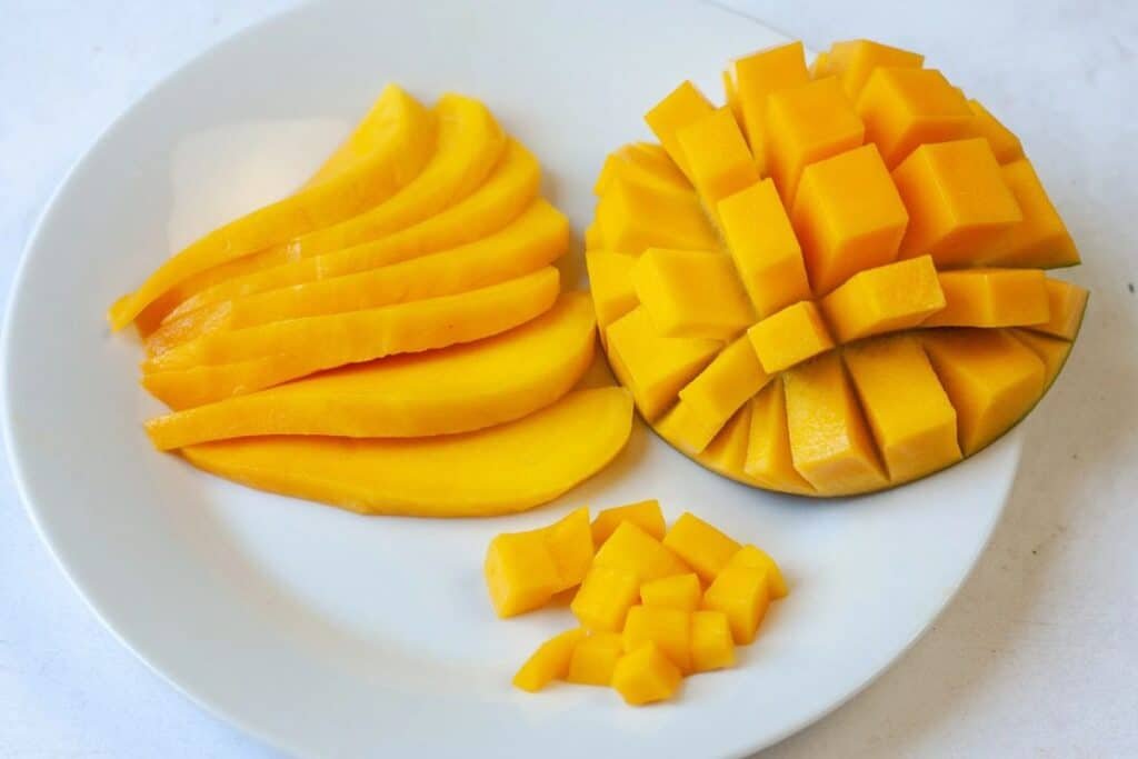 how to cut a mango into cubes