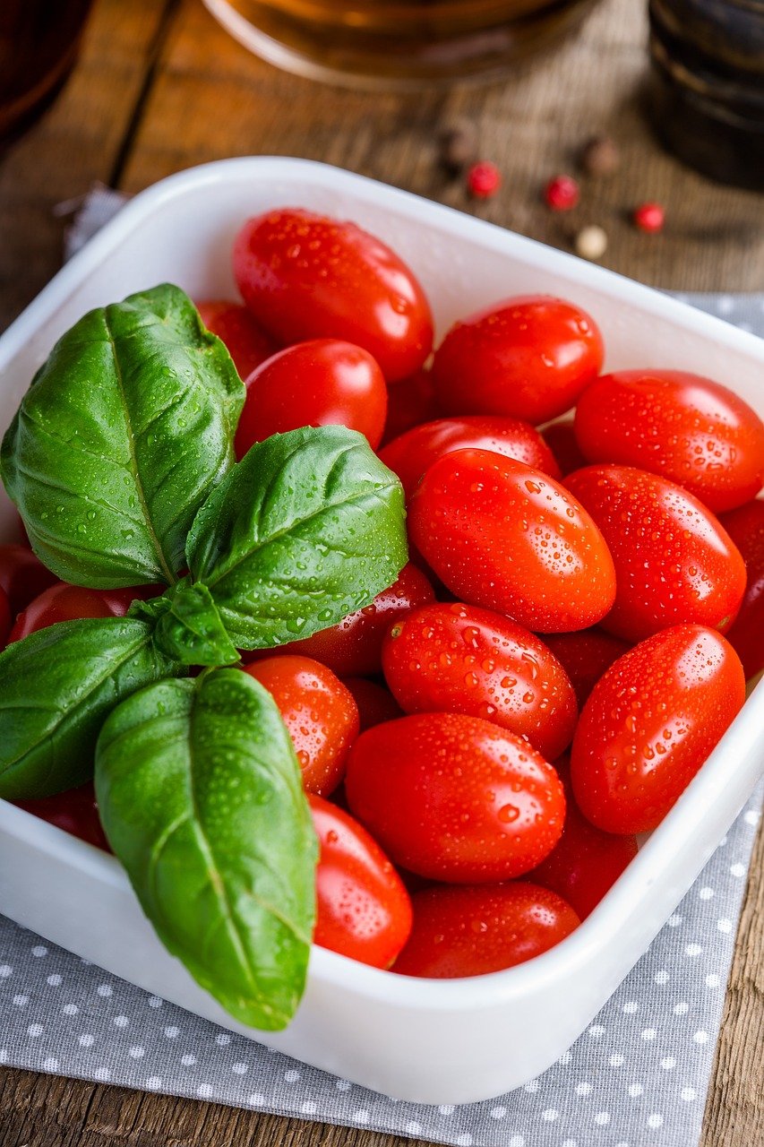 Branch of tomatoes are placed in a plate